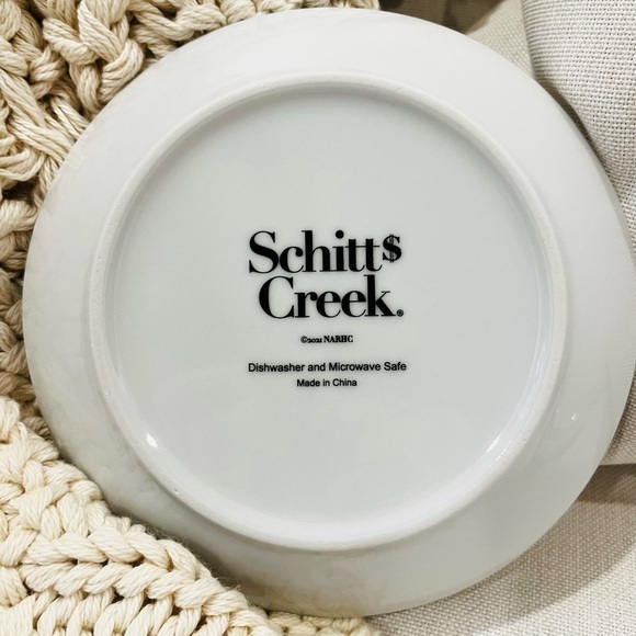 NEW Schitt’s Creek TV Show Collectible Ceramic Plates Unique Fun Holiday Gift - Picture 10 of 10